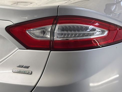 Used 2015 Ford Fusion SE w/ Equipment Group 202A FWD image 12