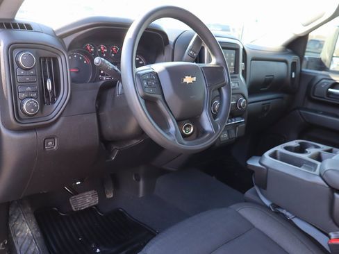 Used 2024 Chevrolet Silverado 2500 Custom w/ Custom Convenience Package image 5