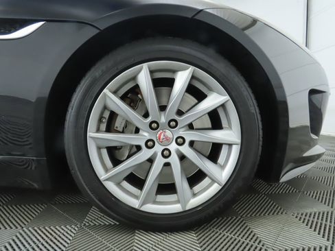 Used 2016 Jaguar F-TYPE Convertible image 37