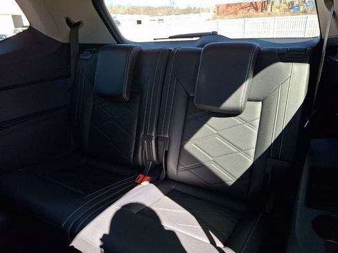 Used 2025 Volkswagen Atlas SE AWD/4WD image 12