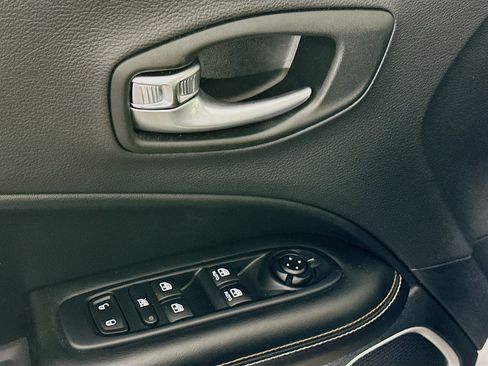 Used 2018 Jeep Compass Latitude w/ Popular Equipment Group image 15