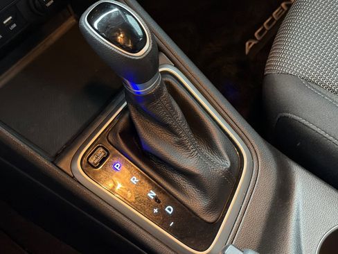 Used 2022 Hyundai Accent SEL image 28