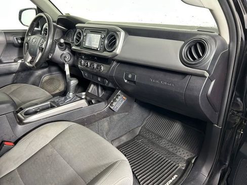 Used 2016 Toyota Tacoma SR5 w/ SR5 Appearance Package (SN) image 6
