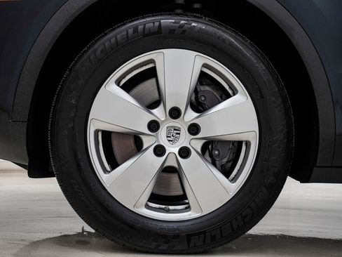 Certified 2022 Porsche Cayenne image 13