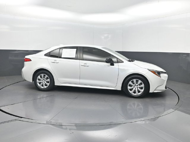Used 2022 Toyota Corolla LE FWD image 29