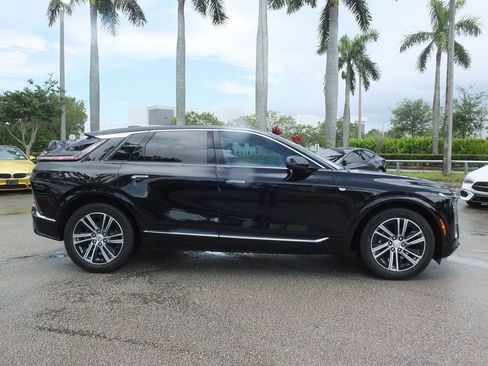 Used 2025 Cadillac Lyriq Luxury AWD/4WD image 7
