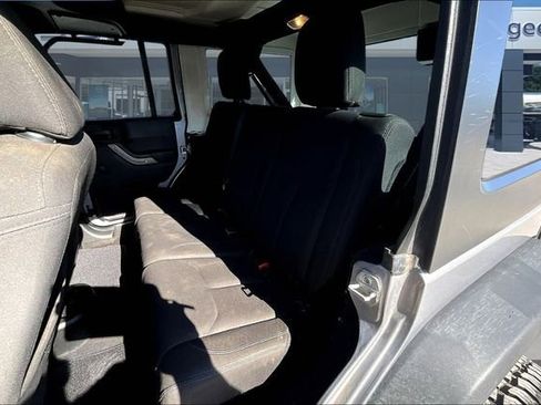 Used 2018 Jeep Wrangler Unlimited Sport w/ Connectivity Group AWD/4WD image 18