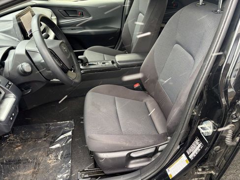 Used 2025 Toyota Prius LE image 30