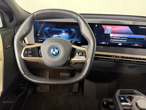 Used 2023 BMW iX xDrive50 w/ Sport Package AWD/4WD image 11