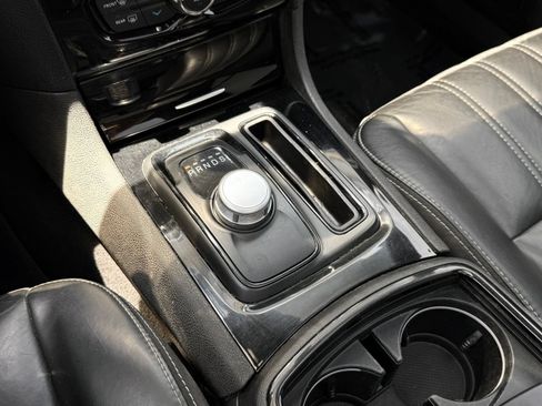 Used 2019 Chrysler 300 S w/ S Model Appearance Package RWD image 40