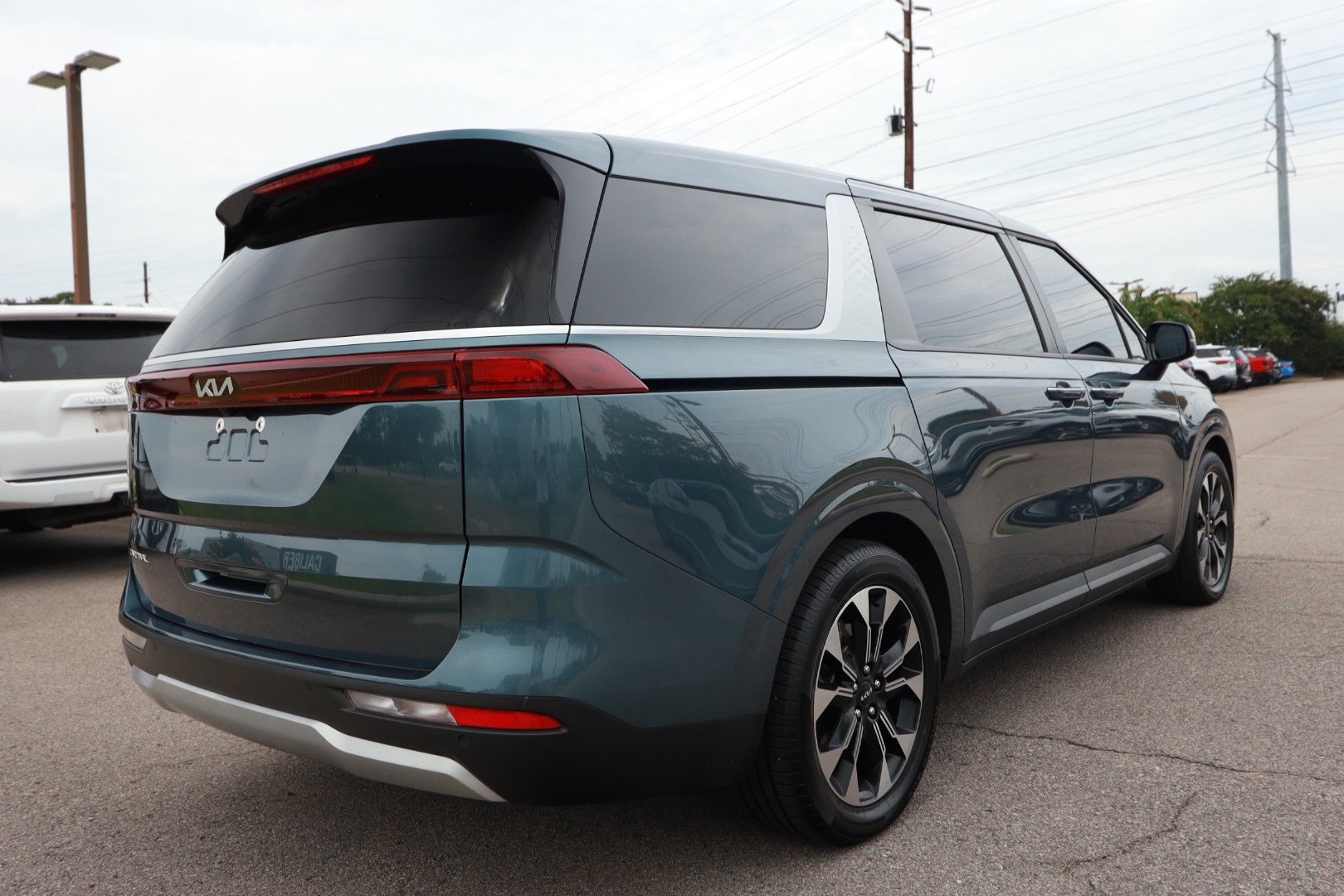 Used 2024 Kia Carnival EX FWD image 5
