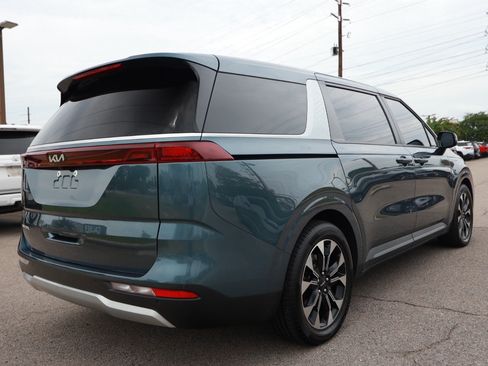 Used 2024 Kia Carnival EX FWD image 5