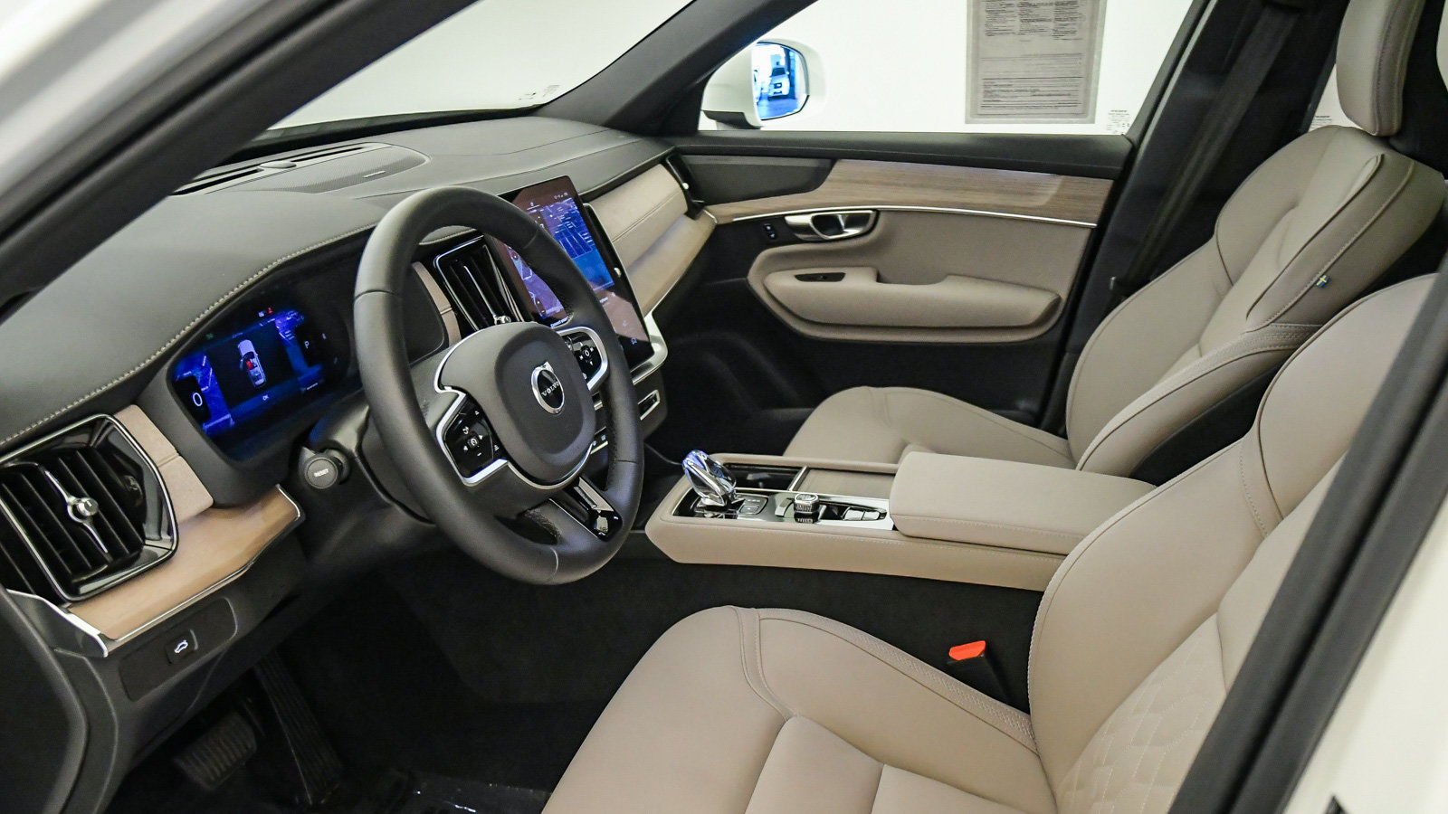 Used 2026 Volvo XC90 B6 Plus w/ Protection Package Premier AWD/4WD image 21