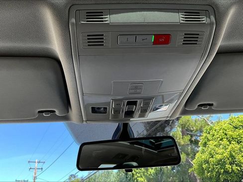 Used 2021 Volkswagen Tiguan SE w/ Panoramic Sunroof Package FWD image 17