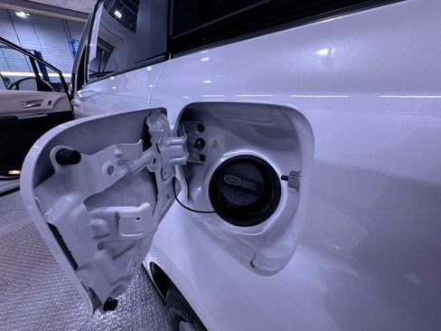 Used 2025 Toyota Sienna Limited image 39