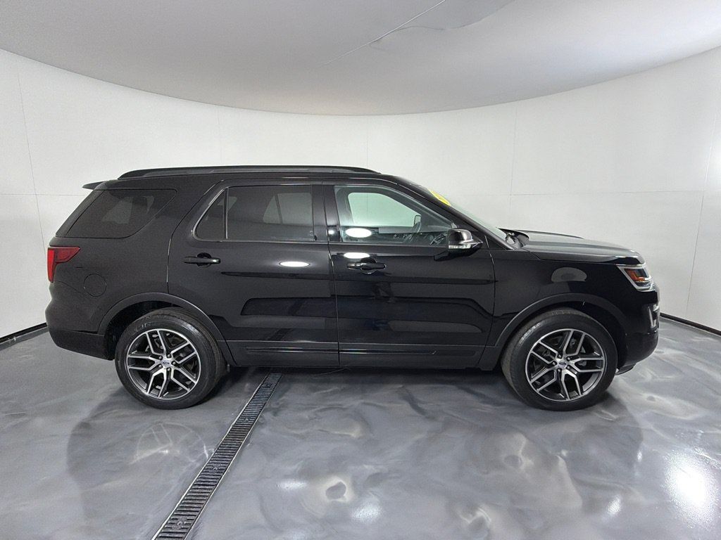 Used 2016 Ford Explorer Sport w/ Equipment Group 401A AWD/4WD image 4