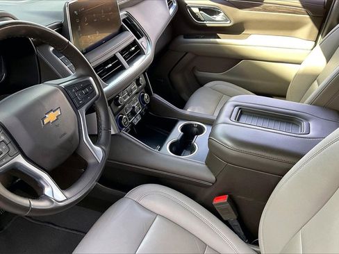 Used 2024 Chevrolet Suburban LT image 14