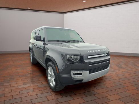 Used 2023 Land Rover Defender 130 First Edition image 2