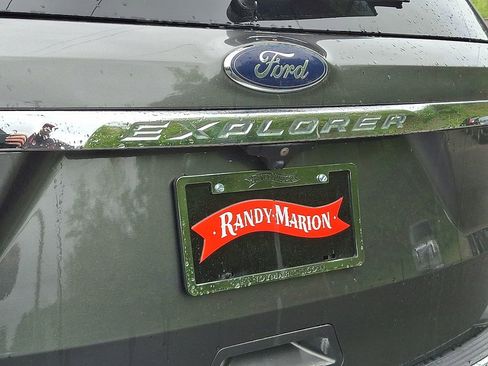 Used 2018 Ford Explorer XLT w/ Equipment Group 201A AWD/4WD image 30