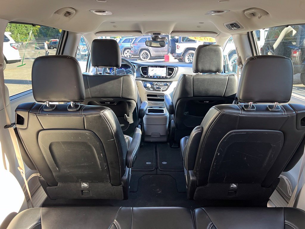 Used 2024 Chrysler Pacifica Touring-L FWD image 9