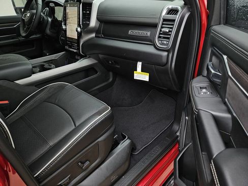 New 2026 RAM 2500 Laramie AWD/4WD image 7
