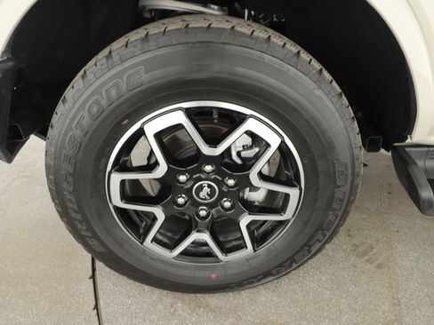 Used 2025 Ford Bronco Outer Banks image 7