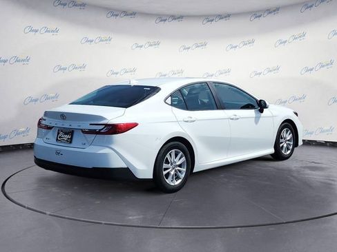 Used 2025 Toyota Camry LE image 5