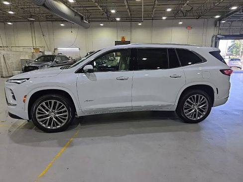 New 2026 Buick Enclave Avenir w/ Super Cruise Package FWD image 4