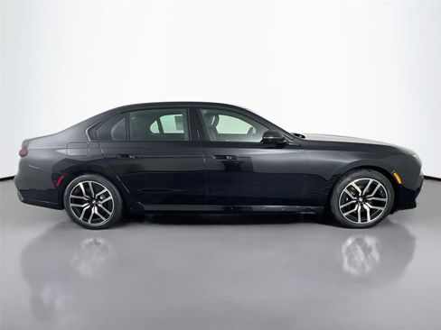 Certified 2024 BMW 760i xDrive w/ Executive Package AWD/4WD image 7