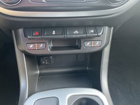 Used 2021 Chevrolet Colorado LT w/ Luxury Package image 22