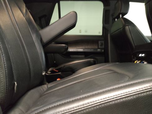 Used 2018 Ford Expedition Limited RWD image 19