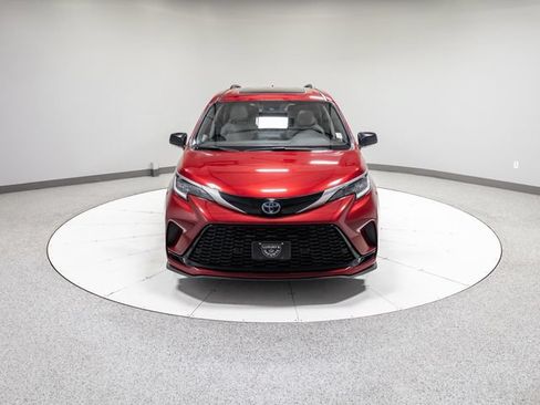 Used 2022 Toyota Sienna XSE AWD/4WD image 29