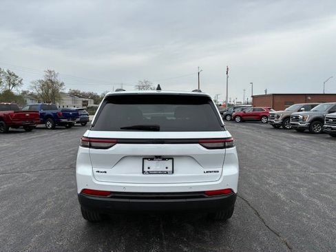 Used 2023 Jeep Grand Cherokee Limited w/ Black Appearance Package AWD/4WD image 4
