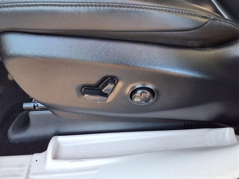 Used 2024 Chrysler Pacifica Select image 24