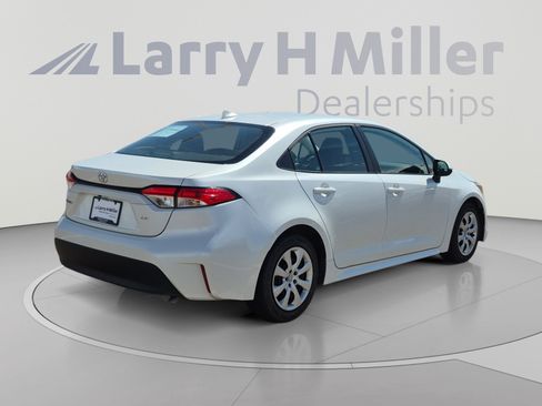 Certified 2025 Toyota Corolla LE FWD image 5