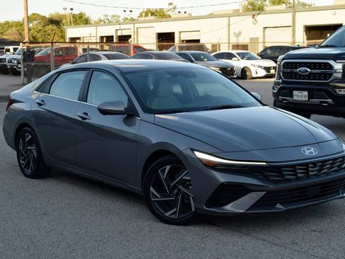 Used 2024 Hyundai Elantra Limited image 8