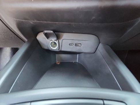 Used 2024 Chevrolet Trax RS w/ Sunroof Package FWD image 18