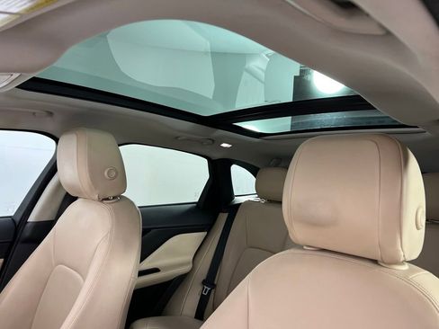 Used 2017 Jaguar F-PACE Premium image 27