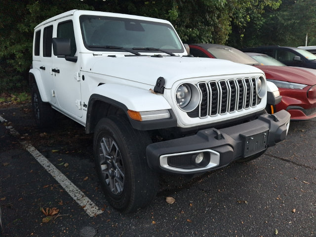 Used 2025 Jeep Wrangler Unlimited Sahara AWD/4WD image 3