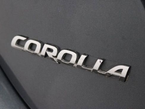 Used 2018 Toyota Corolla LE image 6