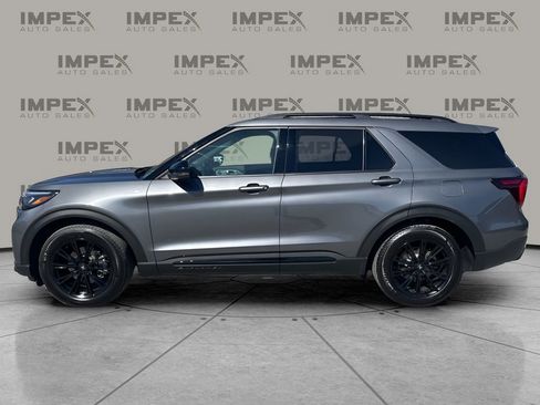 Used 2025 Ford Explorer ST-Line w/ Premium Package image 2