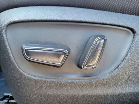 Used 2023 Toyota Highlander LE image 24