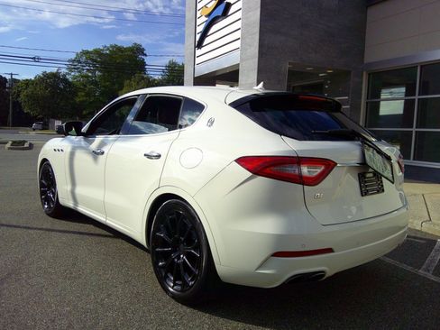 Used 2019 Maserati Levante AWD/4WD image 4