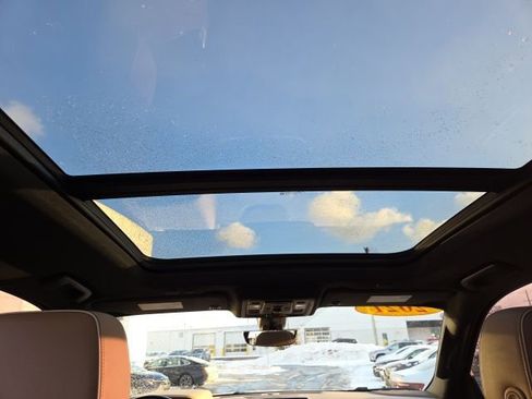 Used 2021 Chevrolet Suburban Premier w/ Premium Package image 22