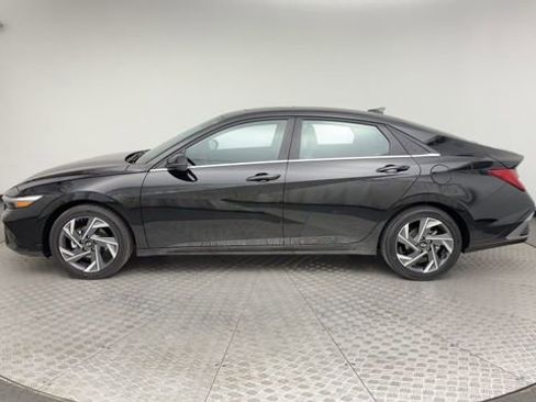 Certified 2025 Hyundai Elantra Limited image 5