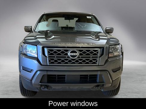 Used 2023 Nissan Frontier SV image 3