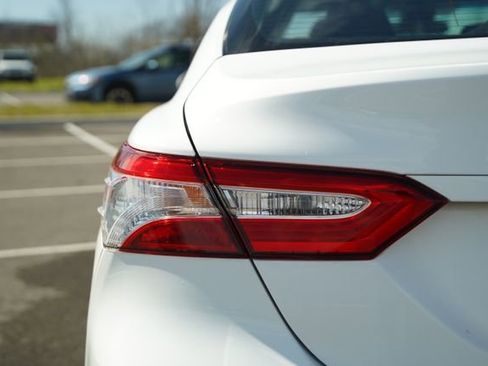 Used 2018 Toyota Camry LE image 37