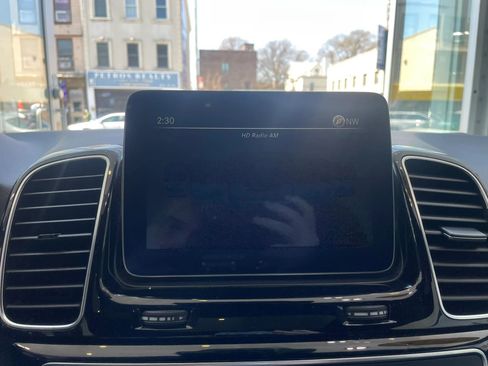Used 2018 Mercedes-Benz GLE 350 4MATIC image 11