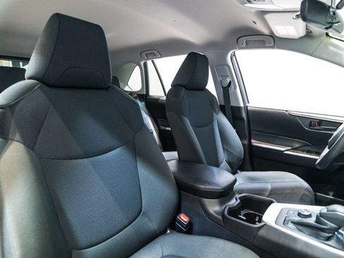 Certified 2025 Toyota RAV4 LE AWD/4WD image 15