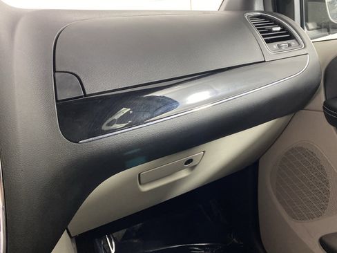 Used 2016 Dodge Grand Caravan SE FWD image 27